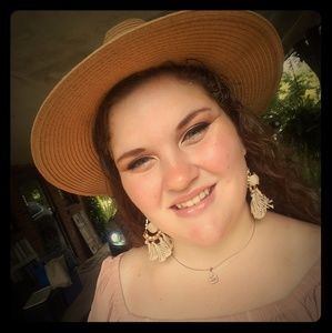 Meet your Posher, Monica